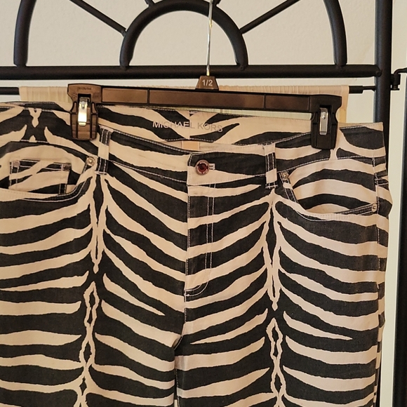 Pants 👖 - Picture 2 of 5